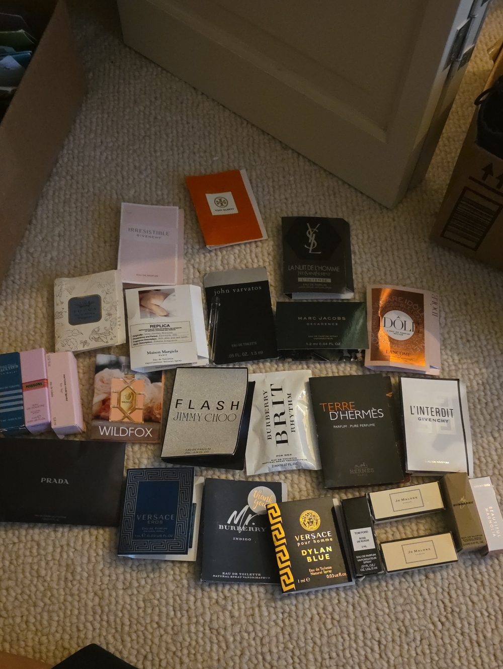 Assorted Designer Fragrance Sample Set - Woman And Men 25 + 5 Extra